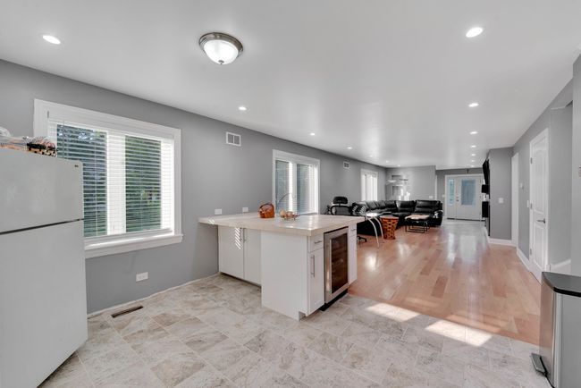 11026 S Worth Ave, House other with 4 bedrooms, 3 bathrooms and 6 parking in Worth IL | Image 5