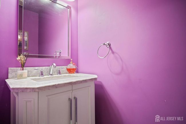 297 Constitution Cir, Townhouse with 3 bedrooms, 3 bathrooms and null parking in North Brunswick NJ | Image 7