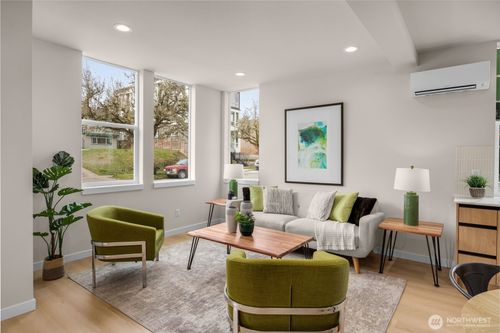 904 A 28th Ave S, Seattle, WA, 98144 | Card Image