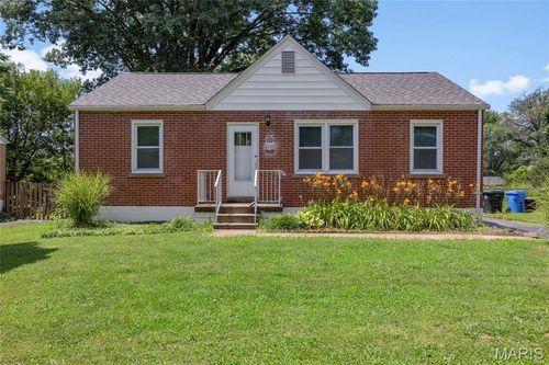 1485 E Duchesne Dr, Florissant, MO, 63031-8105 | Card Image