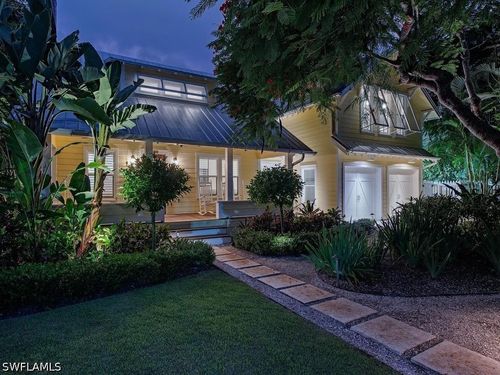 680 8th Ave S, NAPLES, FL, 34102-6903 | Card Image