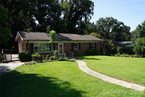 5214 Northview Dr, Hickory, NC, 28601-9492 | Card Image
