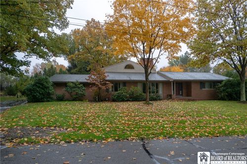 5 Briggs St, Lakewood, NY, 14750-1748 | Card Image