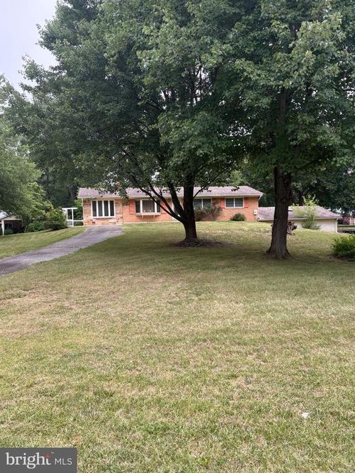 5611 Park Dr, Bowie, MD, 20715-4350 | Card Image