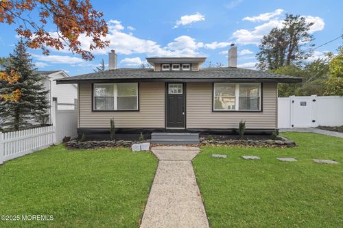 422 Forepeak Ave, Beachwood, NJ, 08722-4128 | Card Image