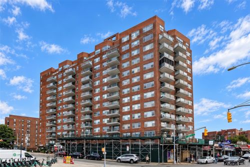 10g-85-15 Main St, Jamaica, NY, 11435-1856 | Card Image