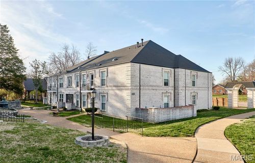 f-4392 Chateau De Ville Dr, Saint Louis, MO, 63129-1868 | Card Image