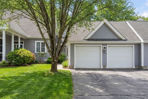 201-201 Willow Brook Dr, Wayland, MA, 01778 | Card Image