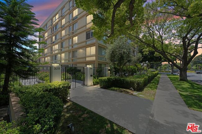 UNIT-406 - 318 N Maple Dr, Condo with 2 bedrooms, 3 bathrooms and 2 parking in Beverly Hills CA | Image 35