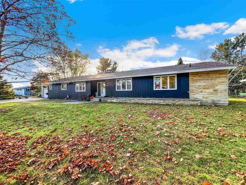 960 Shing Wa Uk Dr, Marinette, WI, 54143-4035 | Card Image