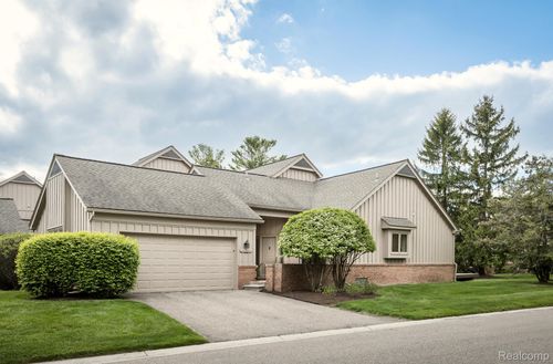 37514 Amber Dr, Farmington Hills, MI, 48331-1166 | Card Image