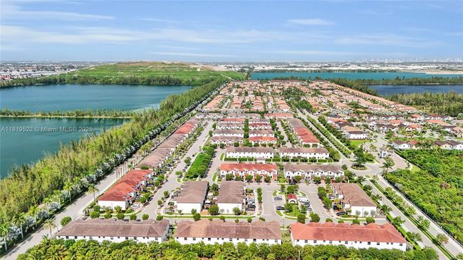 10380 Nw 88 Th Ter, Townhouse with 4 bedrooms, 3 bathrooms and null parking in Doral FL | Image 55