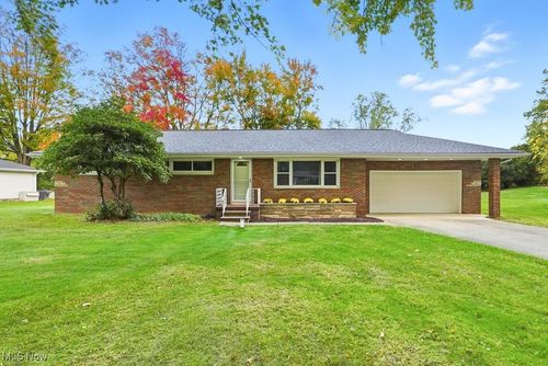 757 Southwood Dr, Uniontown, OH, 44685-9605 | Card Image
