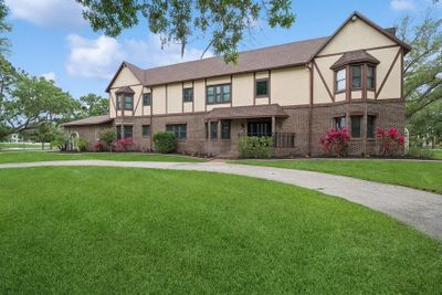 Elegant circular driveway to this magnificant country estate with city conveniences! | Image 1