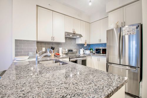 815-9255 Jane St, Vaughan, ON, L6A0K1 | Card Image