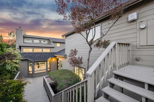 389 Avenue Granada, El Granada, CA, 94018-8167 | Card Image