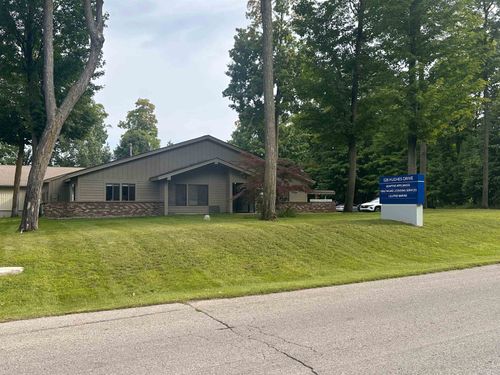 528 Hughes Dr, Traverse City, MI, 49696-8290 | Card Image