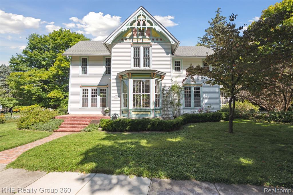 Lake St, Howell, MI 48843