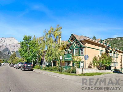 204 - 110 Beaver St, Condo with 4 bedrooms, 3 bathrooms and 2 parking in Banff AB | Image 2