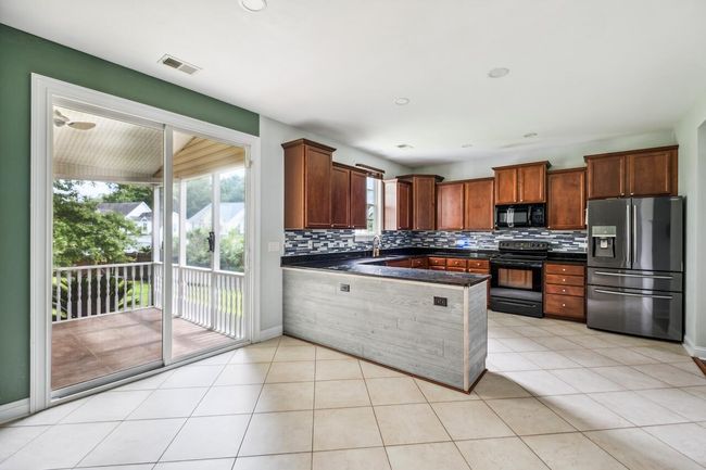 Screened Porch Access | Image 9