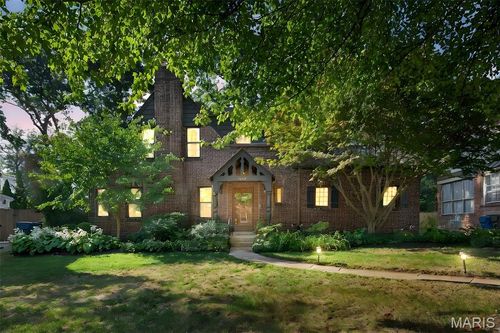 8128 Cornell Ct, University City, MO, 63130-3639 | Card Image