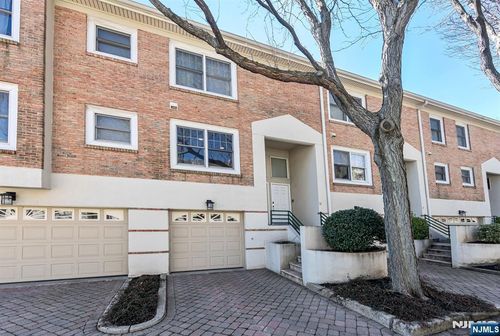 16 Grand Cove Way, Edgewater, NJ, 07020-7220 | Card Image