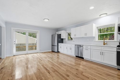 8 Ash St, Plymouth, MA, 02360-5616 | Card Image