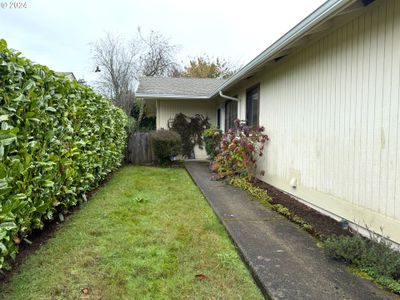 1055 Augustine St, House other with 3 bedrooms, 2 bathrooms and 1 parking in CoosBay OR | Image 3