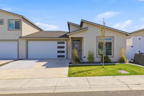 3313 S Nelson Pl, Kennewick, WA, 99338-5621 | Card Image
