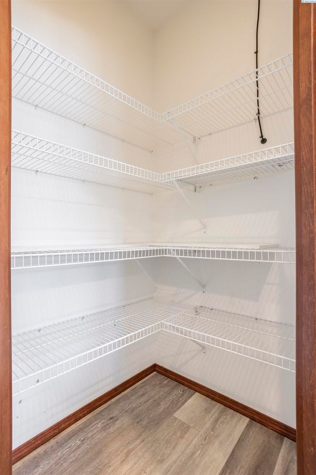 615 N Larkspur Ln, Home with 3 bedrooms, 2 bathrooms and null parking in Othello WA | Image 9