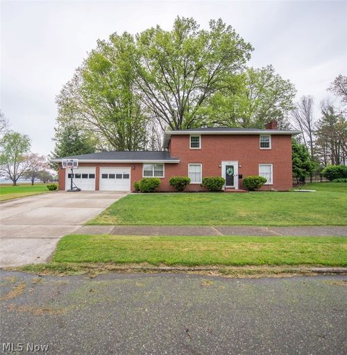 827 E 5th St, Dover, OH, 44622-1325 | Card Image