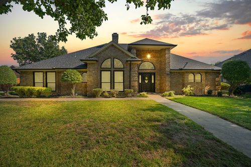 405 Lincoln Oaks Dr, Burleson, TX, 76028-4054 | Card Image