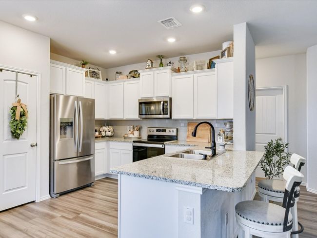 1640 Th Johnson, House other with 3 bedrooms, 2 bathrooms and 4 parking in Taylor TX | Image 9