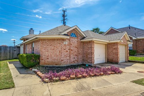 1228 Falcon Trl, Bedford, TX, 76021-3355 | Card Image
