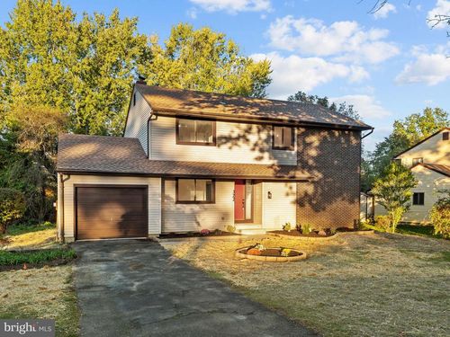 322 Twin Rivers Dr N, East Windsor, NJ, 08520-5616 | Card Image