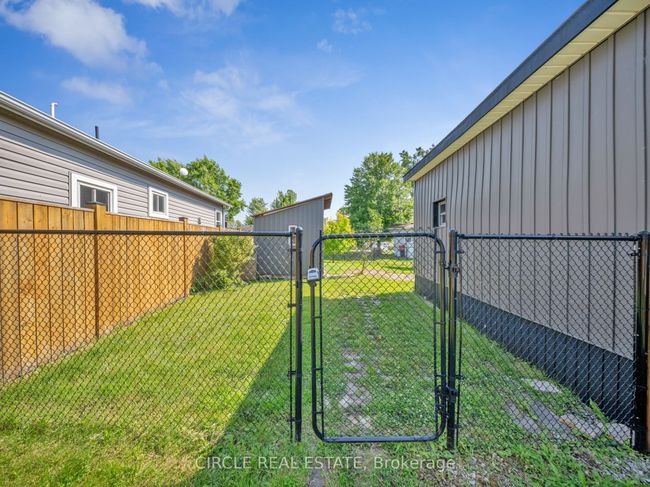 5 Maple Dr, Home with 2 bedrooms, 2 bathrooms and 4 parking in Mcgregor ON | Image 6