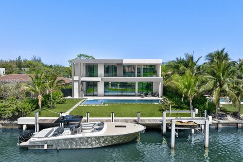 493 Holiday Dr, Hallandale Beach, FL, 33009-6519 | Card Image