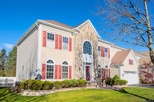 33 Pinehurst Dr, Mount Sinai, NY, 11766-3421 | Card Image