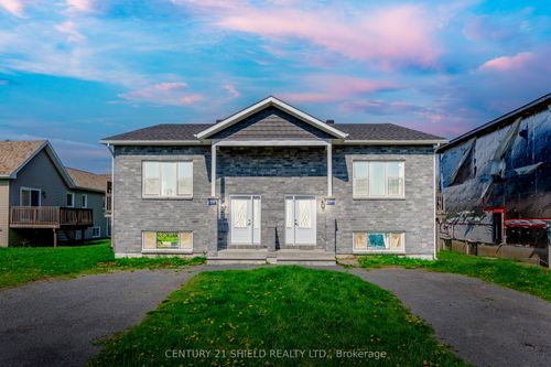 6371 & 6373 Monument Way, South Lancaster, ON, K0C2C0 | Card Image