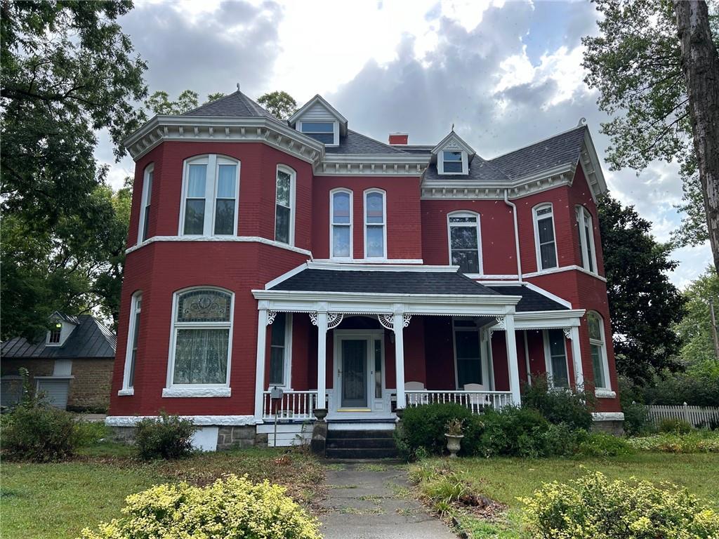 Washington St, Nevada, MO 64772