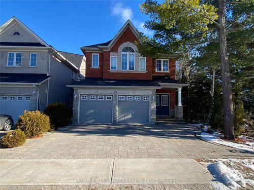 lower-32 Escapade Dr, Richmond Hill, ON, L4E4X7 | Card Image