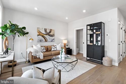 61-1208 M St Nw, WASHINGTON, DC, 20005-5139 | Card Image