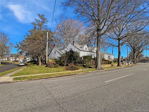 118 Shelter Rock Rd, Roslyn, NY, 11576-3133 | Card Image