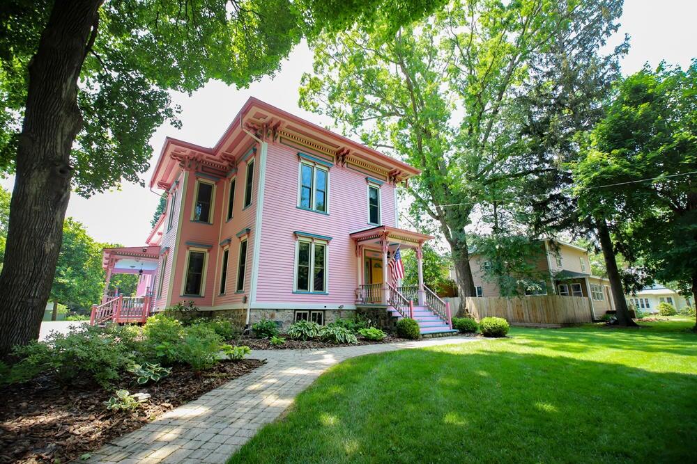 Irwin Ave, Albion, MI 49224