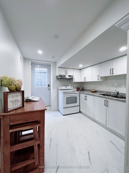 565 Indian Summer Trail, Mississauga, ON, L4Z3Y8 | Card Image