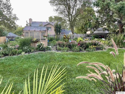 4500 Birch Hollow Dr, Lincoln, NE, 68516-5105 | Card Image