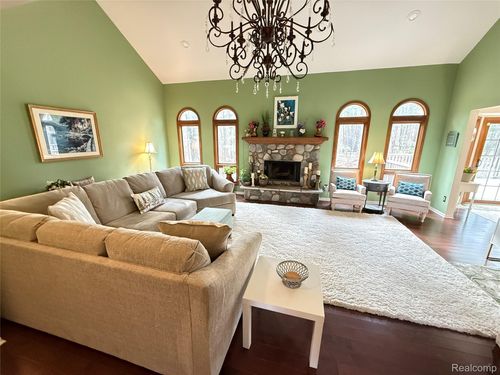 573 Nakomis Trl, Lake Orion, MI, 48362-1263 | Card Image