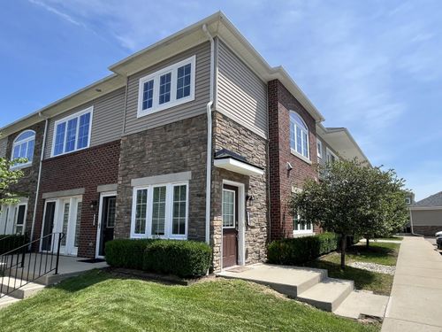 5619 Arbor Chase Dr, Ann Arbor, MI, 48103-3527 | Card Image