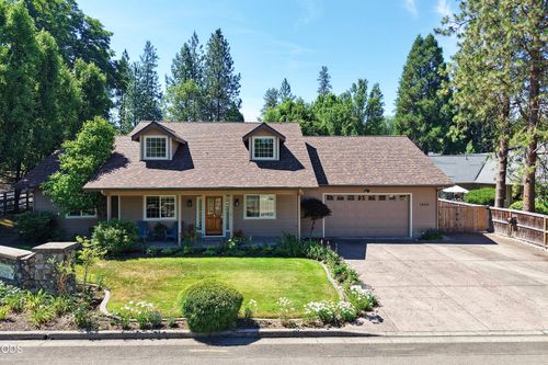 1025 Anglers Pl, Shady Cove, OR, 97539-7704 | Card Image