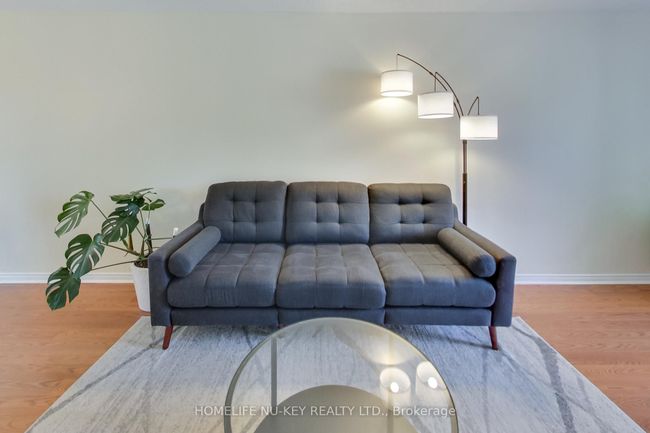 219 Cundles Rd W, House attached with 3 bedrooms, 1 bathrooms and 2 parking in Barrie ON | Image 9